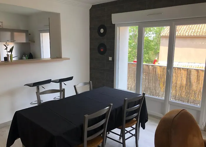 Bel Proche Chateau Laurens * آجد