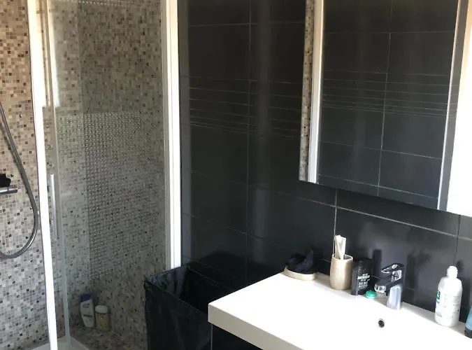 Bel Proche Chateau Laurens شقة